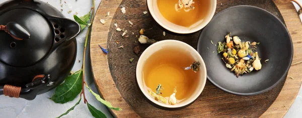 Asian Tea Set Light Background Plant Leaves Natural Herbal Tea — Stock Photo, Image