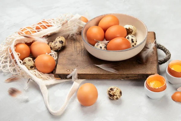 Hühnereier Komposition Auf Grauem Hintergrund Landwirtschaftliche Produkte Und Natürliche Ernährung — Stockfoto