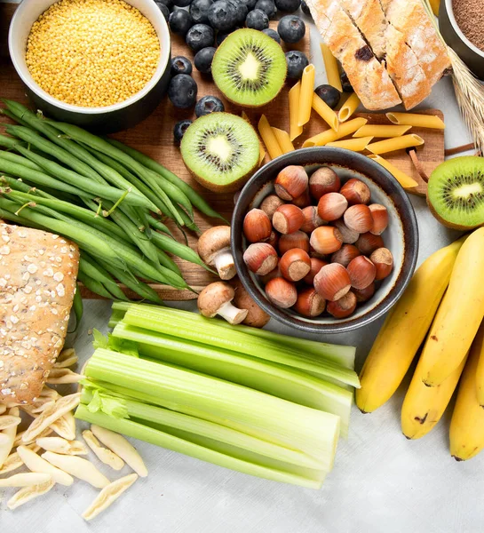 Alimentos Ricos Fibra Sobre Fondo Gris Concepto Comida Saludable Vista — Foto de Stock