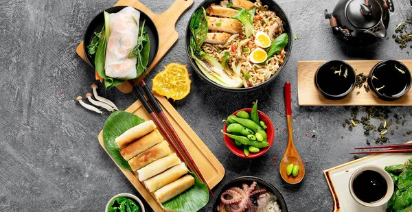 Азиатская Еда Различными Ингредиентами Темном Фоне Панорама — стоковое фото