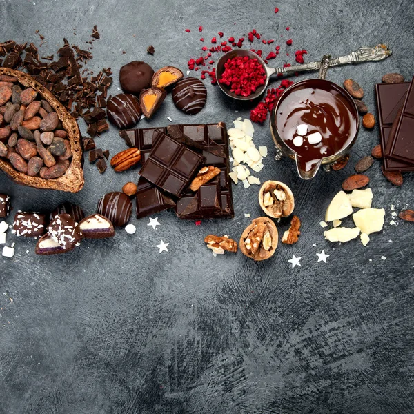 Chocolate Bar Crushed Dark Chocolate Pieces Cocoa Beans Cocoa Butter — Stock Photo, Image
