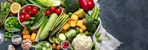 Deliciosas Frutas Legumes Crus Fundo Escuro Conceito Alimentação Saudável Vista — Fotografia de Stock