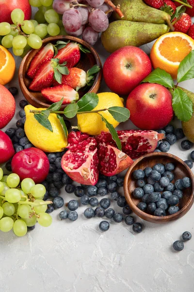 Assortment Colorful Ripe Tropical Fruits Light Gray Background Healthy Food — Stock Photo, Image