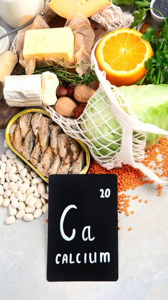 Aliments Sains Riches Calcium Sur Fond Clair Produits Laitiers Légumes — Photo