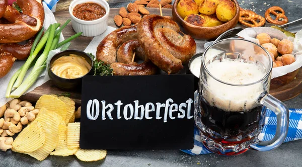 Och Snacks Oktoberfest Mat Ram Koncept Olika Grillade Korvar Stekt — Stockfoto