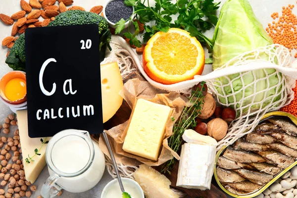 Hälsosam Mat Med Hög Kalciumhalt Ljus Bakgrund Mejeriprodukter Grönsaker Och — Stockfoto