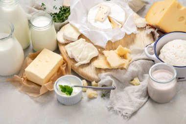 Hafif arka planda yeni günlük ürünleri. Halthy gıda konsepti. 