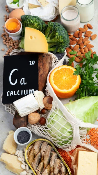 Aliments Sains Riches Calcium Sur Fond Clair Produits Laitiers Légumes — Photo