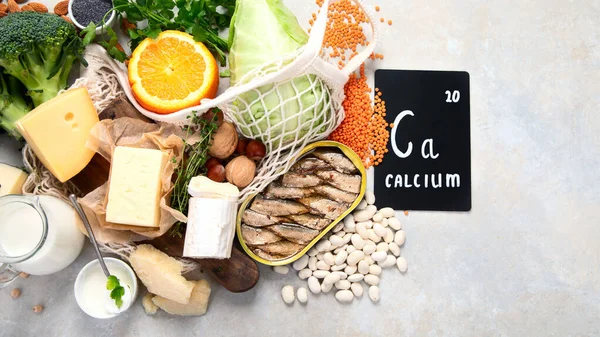 Aliments Sains Riches Calcium Sur Fond Clair Produits Laitiers Légumes — Photo