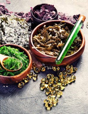 Farkfonda yosun çeşitleri var. Sağlıklı atıştırmalıklar. 