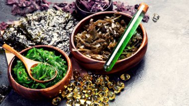 Farkfonda yosun çeşitleri var. Sağlıklı atıştırmalıklar. Boşluğu kopyala