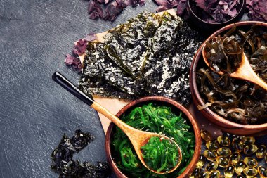 Farkfonda yosun çeşitleri var. Sağlıklı atıştırmalıklar. Üst görünüm, düz görünüm, kopyalama alanı