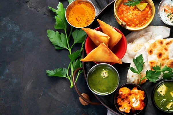 Indisches Thali Auf Dunklem Hintergrund Traditionelles Ernährungskonzept Bio Lebensmittel Konzept — Stockfoto