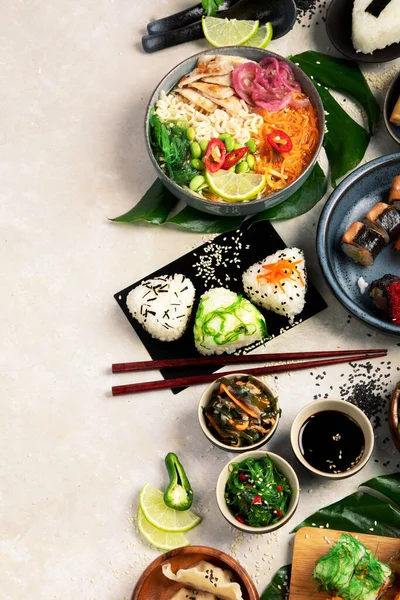 Японський Асортимент Їжі Світлому Тлі Традиційна Концепція Їжі Риби Закуски — стокове фото
