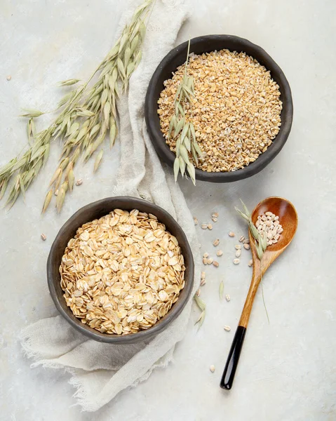 Dry Oatmeal Bowl Light Background Healthy Breakfast Dieting Weight Loss — Stock Photo, Image