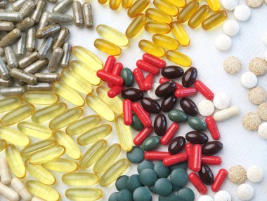 Renkli çeşitli ilaç hapları, haplar ve kapsüller. Vitamin Eklentileri                           