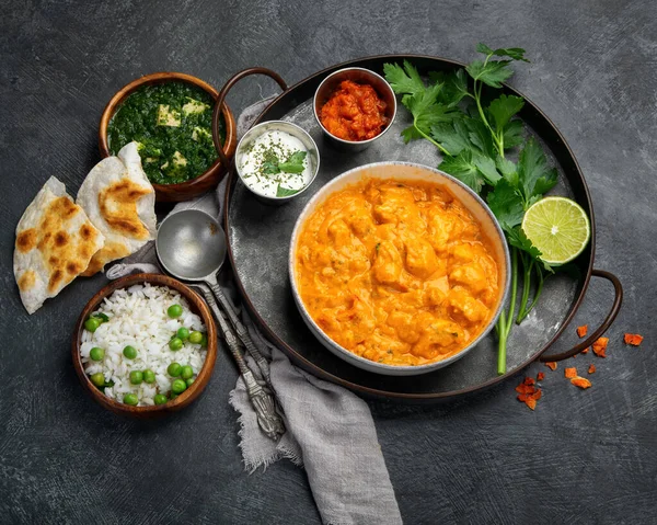 Индийское Карри Темном Фоне Традиционная Концепция Питания Блюда Закуски Действительно — стоковое фото