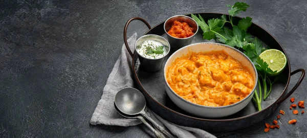 Indisches Curry Auf Dunklem Hintergrund Traditionelles Ernährungskonzept Gerichte Und Vorspeisen — Stockfoto
