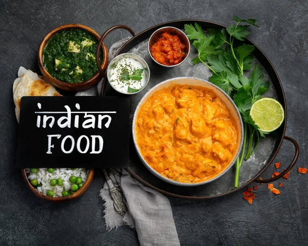 Ινδικό Κάρυ Σκούρο Φόντο Παραδοσιακό Φαγητό Πιάτα Και Ορεκτικά Της — Φωτογραφία Αρχείου