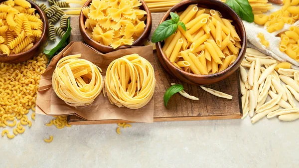 Italské Těstoviny Odrůda Světlém Pozadí Tradiční Pojetí Jídla Byt Ležel — Stock fotografie