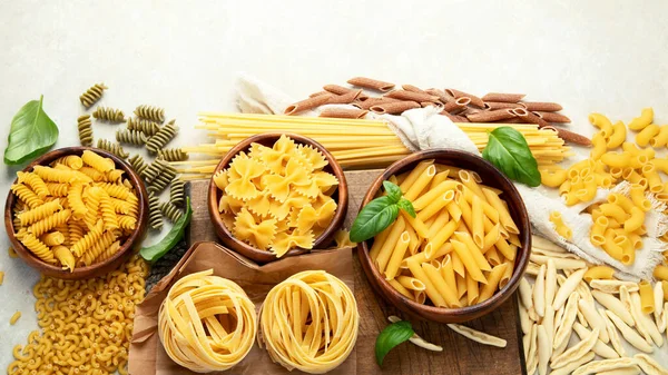 Ιταλική Ποικιλία Ζυμαρικών Ελαφρύ Φόντο Παραδοσιακό Φαγητό Αντίγραφο Χώρου — Φωτογραφία Αρχείου