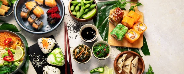 Surtido Comida Japonesa Sobre Fondo Claro Concepto Comida Tradicional Platos —  Fotos de Stock