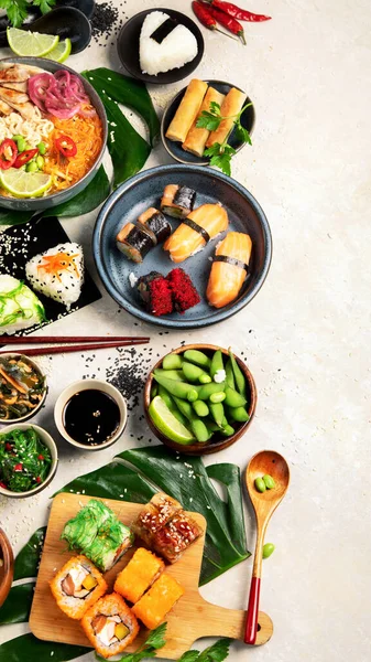 Japonský Sortiment Potravin Světlém Pozadí Tradiční Pojetí Jídla Jídla Předkrmy — Stock fotografie