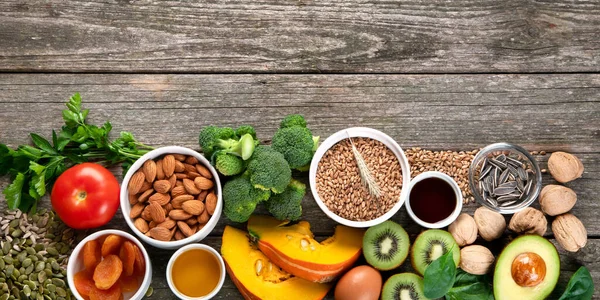 Potraviny Bohaté Vitamín Ruktické Dřevěné Pozadí Zdravé Produkty Pohled Shora — Stock fotografie