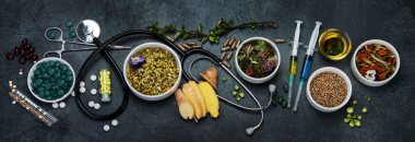 Bitkisel ve geleneksel ilaç çeşitleri. Geleneksel sağlık hizmeti kavramı. Doğal homoeopatik ilaçlar. Üst manzara, düz yatış, manzara