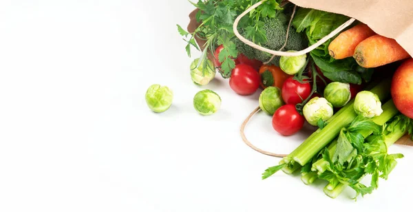 Rauwe Groenten Lichte Ondergrond Een Boodschappentas Gezond Veganistisch Vegetarisch Voedsel — Stockfoto