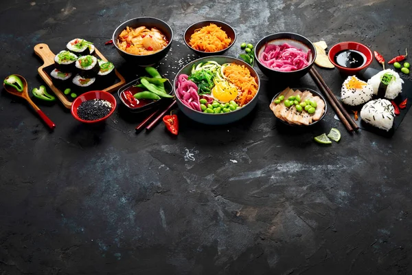 Asortyment Koreańskiego Jedzenia Ciemnym Tle Azjatyckie Potrawy Przystawki Rzeczywiście Kuchni — Zdjęcie stockowe