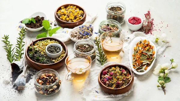 Bylinný Čaj Sortiment Světlém Pozadí Tradiční Zdravotnické Prostředky — Stock fotografie