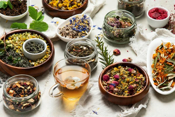 Herbata Ziołowa Asortyment Jasnym Tle Tradycyjne Środki Ochrony Zdrowia — Zdjęcie stockowe