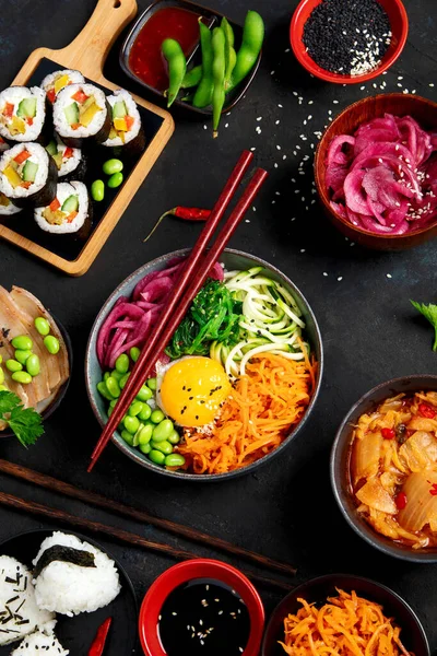 Sortiment Koreansk Mat Mörk Bakgrund Asiatiska Rätter Och Aptitretare Verkligen — Stockfoto