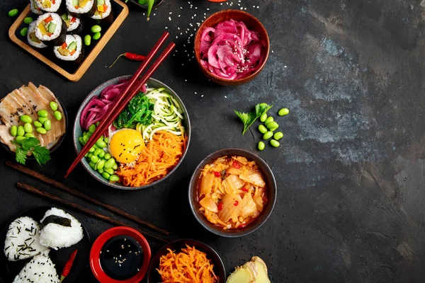 Συλλογή Κορεάτικου Φαγητού Σκούρο Φόντο Ασιατικά Πιάτα Και Ορεκτικά Της — Φωτογραφία Αρχείου