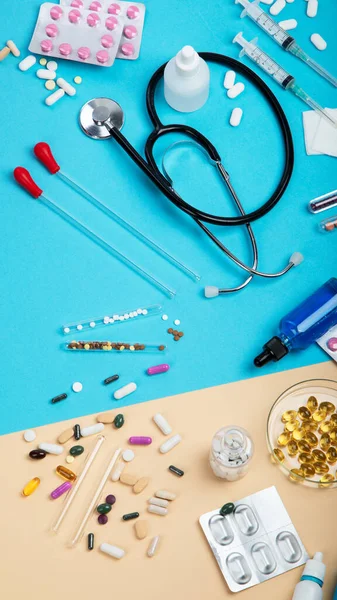 Diverse Medische Apparatuur Ampullen Pipet Medicijnen Tabletten Capsules Spray Blauwe — Stockfoto