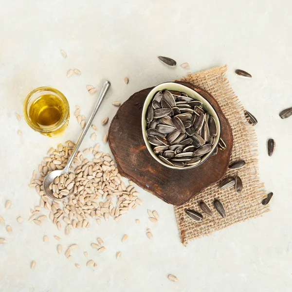 Sunflower Oil Sunflower Seeds Light Background Organic Concept Healthy Food — Stock Photo, Image