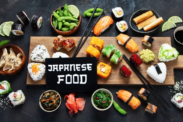Sortiment Alimentar Japonez Fundal Întunecat Conceptul Alimentar Tradițional Mâncăruri Aperitive — Fotografie, imagine de stoc