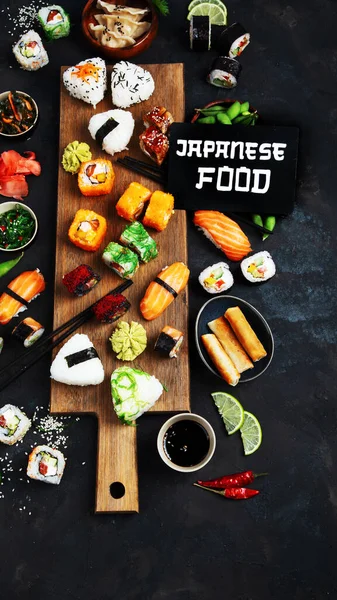 Sortiment Alimentar Japonez Fundal Întunecat Conceptul Alimentar Tradițional Mâncăruri Aperitive — Fotografie, imagine de stoc