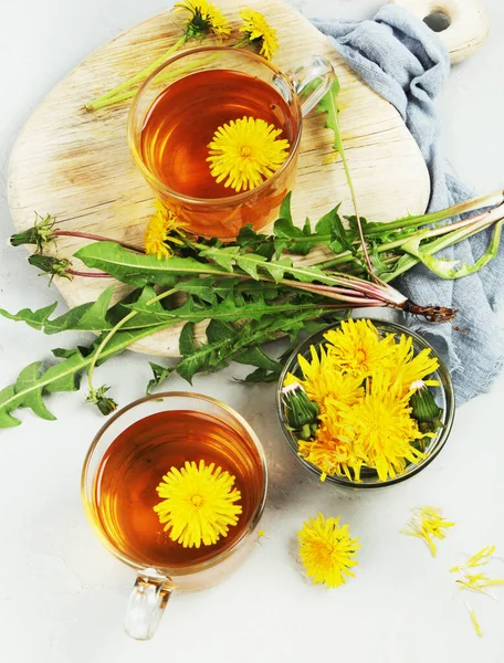 Köstlicher Gesunder Tee Aus Löwenzahnblüten Duftende Frische Kräuter Flache Lage — Stockfoto