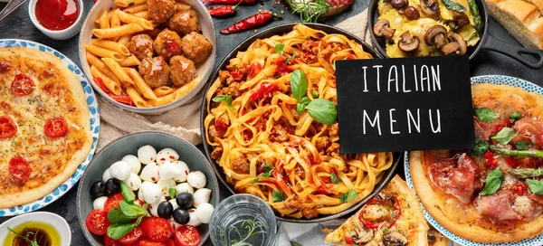 Italienisches Essenssortiment Auf Dunklem Hintergrund Traditionelles Ernährungskonzept Gerichte Und Vorspeisen — Stockfoto
