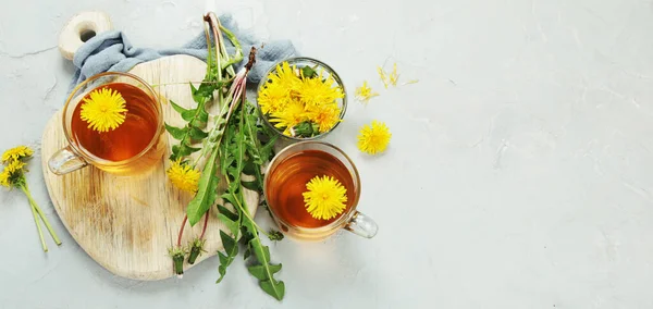 Isteni Egészséges Tea Pitypang Virágokból Illatos Friss Gyógynövények Lapos Fekvés — Stock Fotó