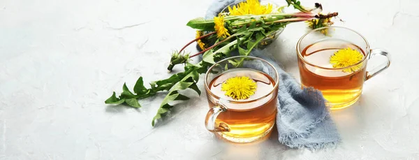 Isteni Egészséges Tea Pitypang Virágokból Illatos Friss Gyógynövények Másolás Panoráma — Stock Fotó