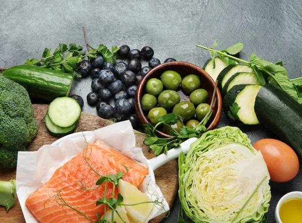 Flexitäre Mediterrane Ernährung Auf Dunklem Hintergrund Gesundes Essen Flache Lage — Stockfoto