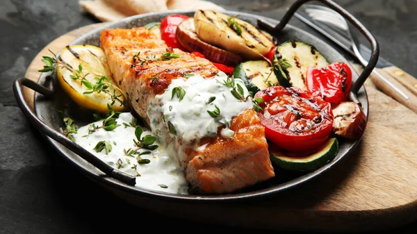 Salmon Steak Vegetables White Sauce Dark Background Freshly Grilled Healthy — Stock fotografie