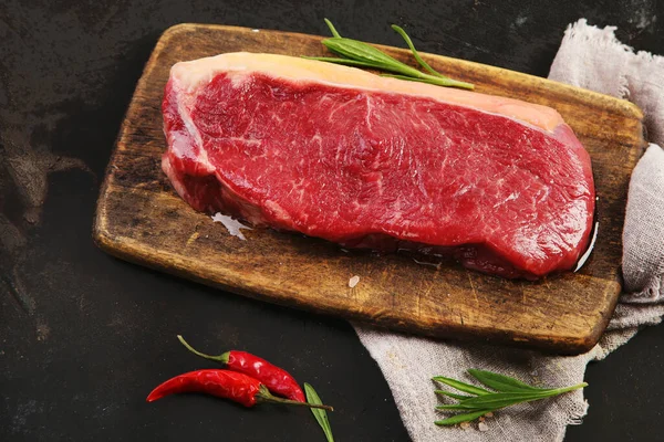 Raw Striploin Beef Steak Dark Background Freshly Grilled Healthy Dinner — Stockfoto