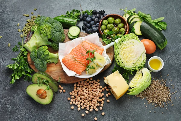 Traço Flexível Dieta Mediterrânea Fundo Escuro Conceito Alimentação Saudável Deitado — Fotografia de Stock