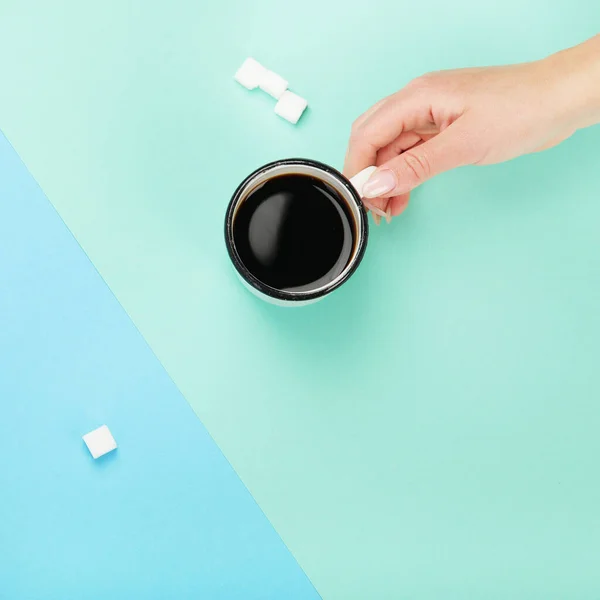 Tasse Kaffee Auf Farbigem Hintergrund Modernes Frühstückskonzept Draufsicht Flache Lage — Stockfoto