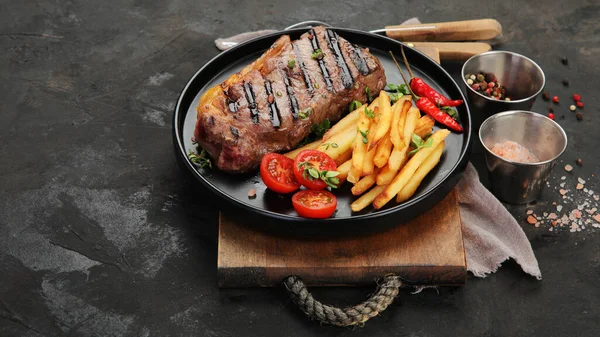 Striploin Beef Steak French Fries Dark Background Freshly Grilled Healthy — ストック写真