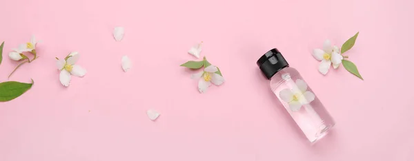 Bottles Essential Oils Jasmine Flowers Natural Cosmetics Beauty Products Body — ストック写真